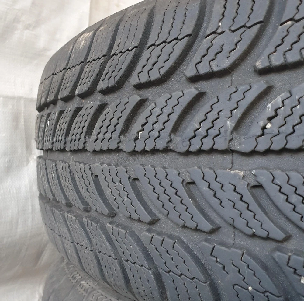 Zimní pneumatiky 195/65 R15 Sava č. AP786