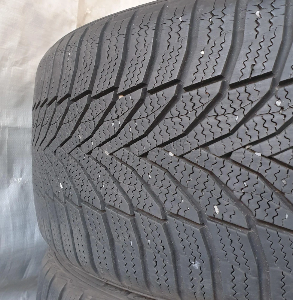 Zimní pneumatiky 215/40 R17 Nexen č. AP789