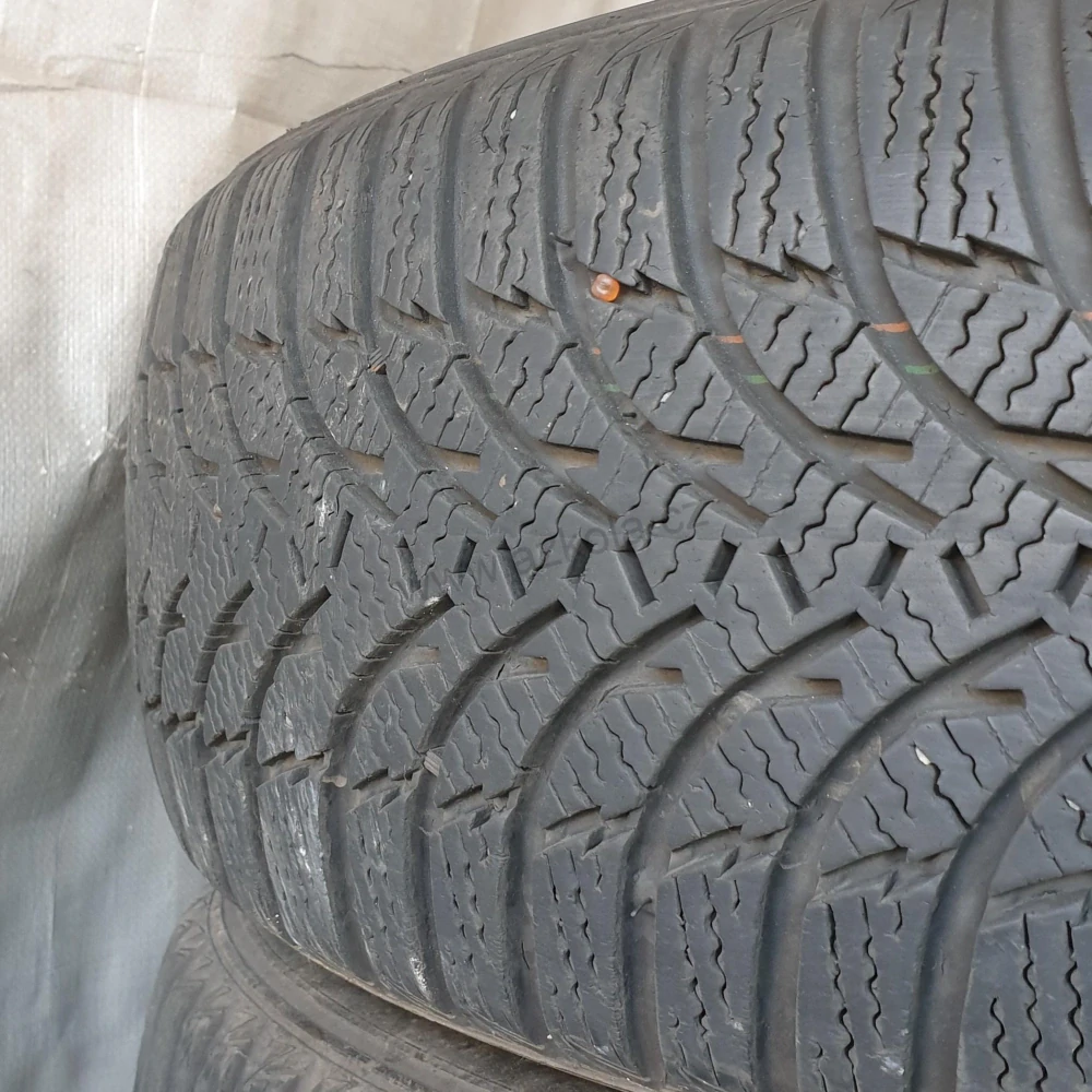 Zimní pneumatiky 215/60 R17 Kumho č. AP791