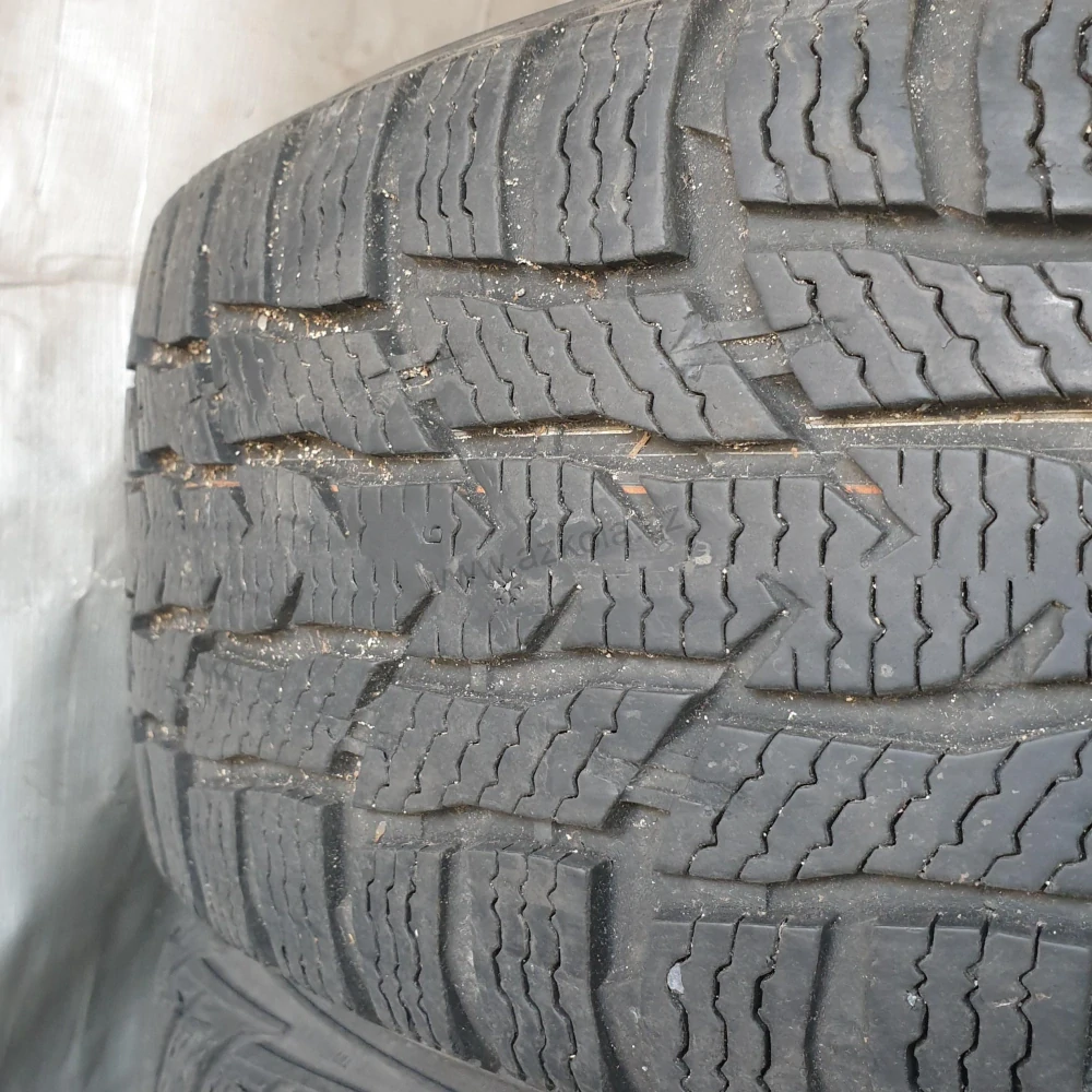 Zimní pneumatiky 215/60 R17C Nokian č. AP795