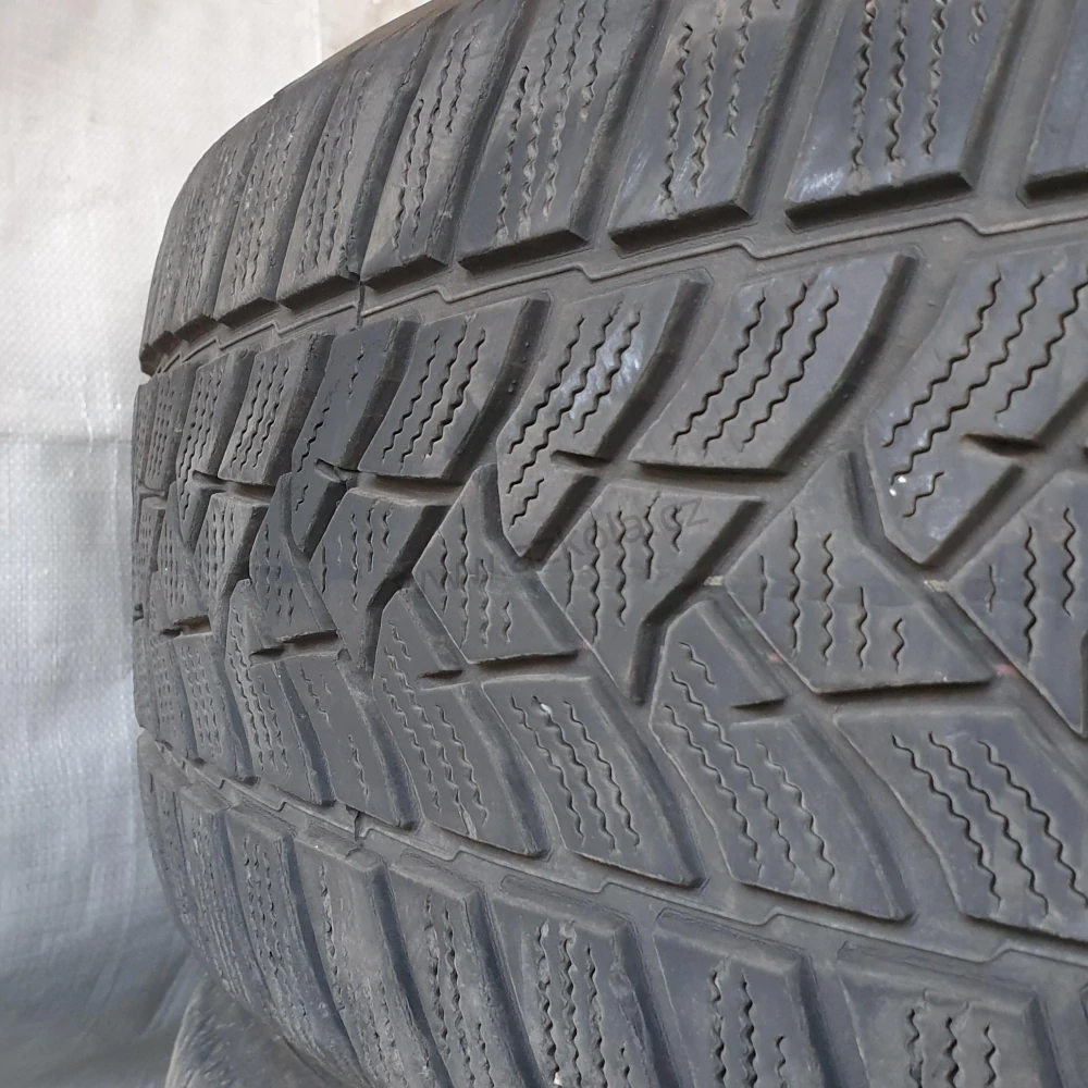 Zimní pneumatiky 205/55 R17 Dunlop č. AP798