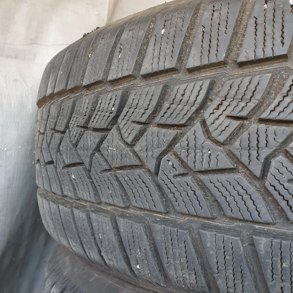 Zimní pneumatiky 215/60 R16 Dunlop č. AP810