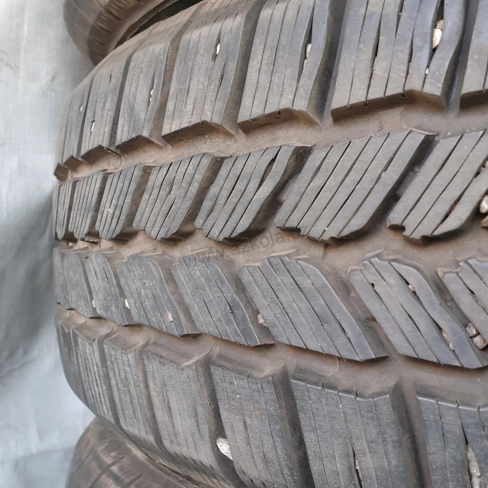 Zimní pneumatiky 215/65 R15C Michelin č. AP811
