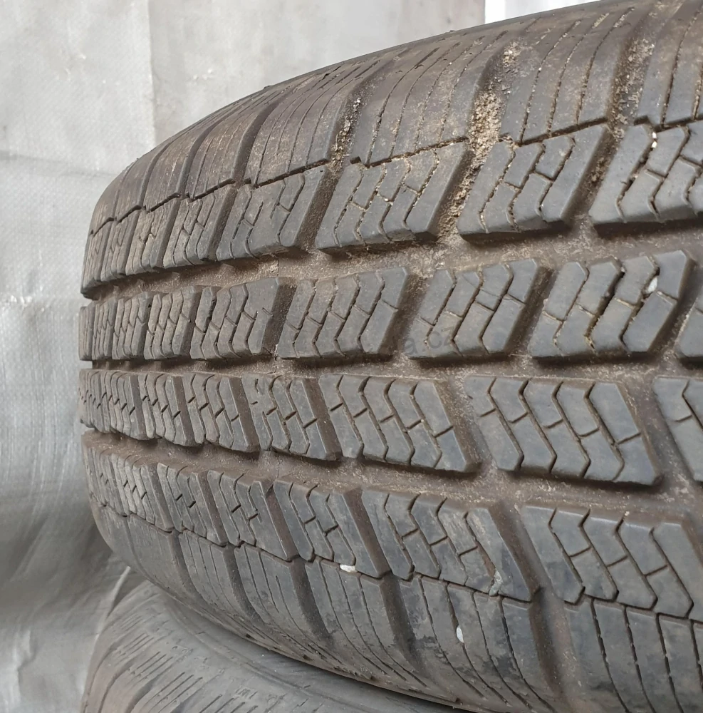 Zimní pneumatiky 165/70 R13 Barum č. AP822