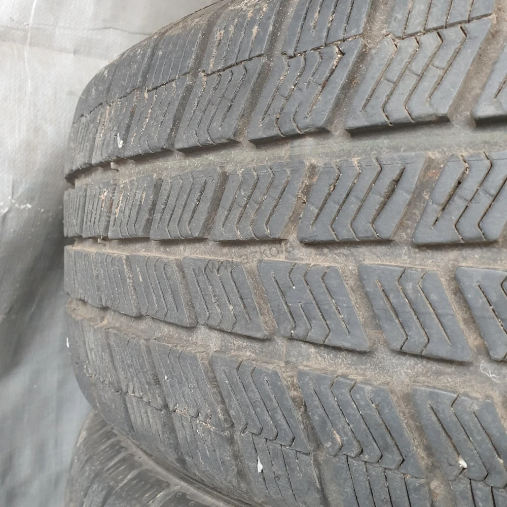 Zimní pneumatiky 215/60 R16 Barum č. AP828