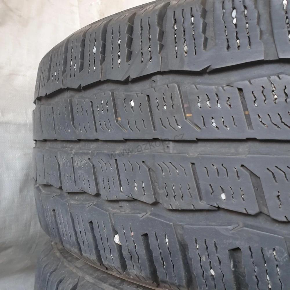 Zimní pneumatiky 215/60 R17C Kumho č. AP881
