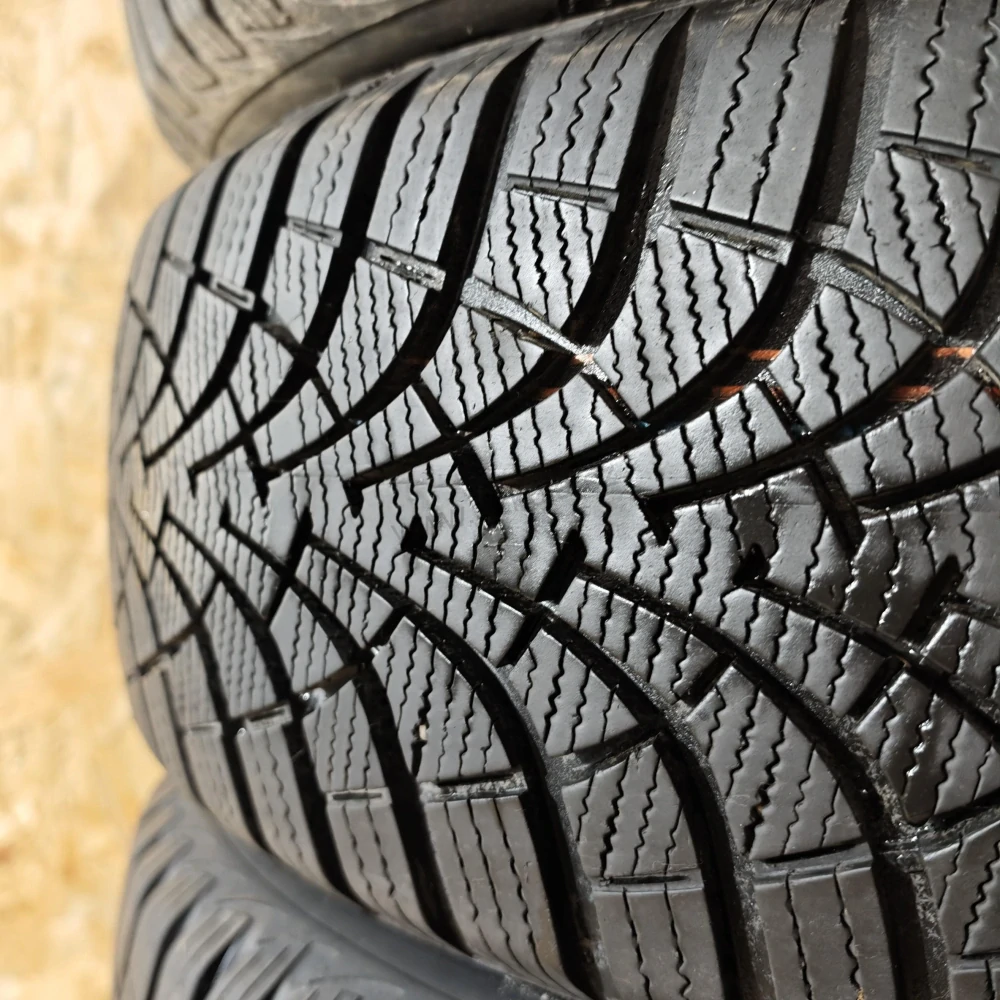 Zimní pneumatiky 205/60 R16 GoodYear č. AP898