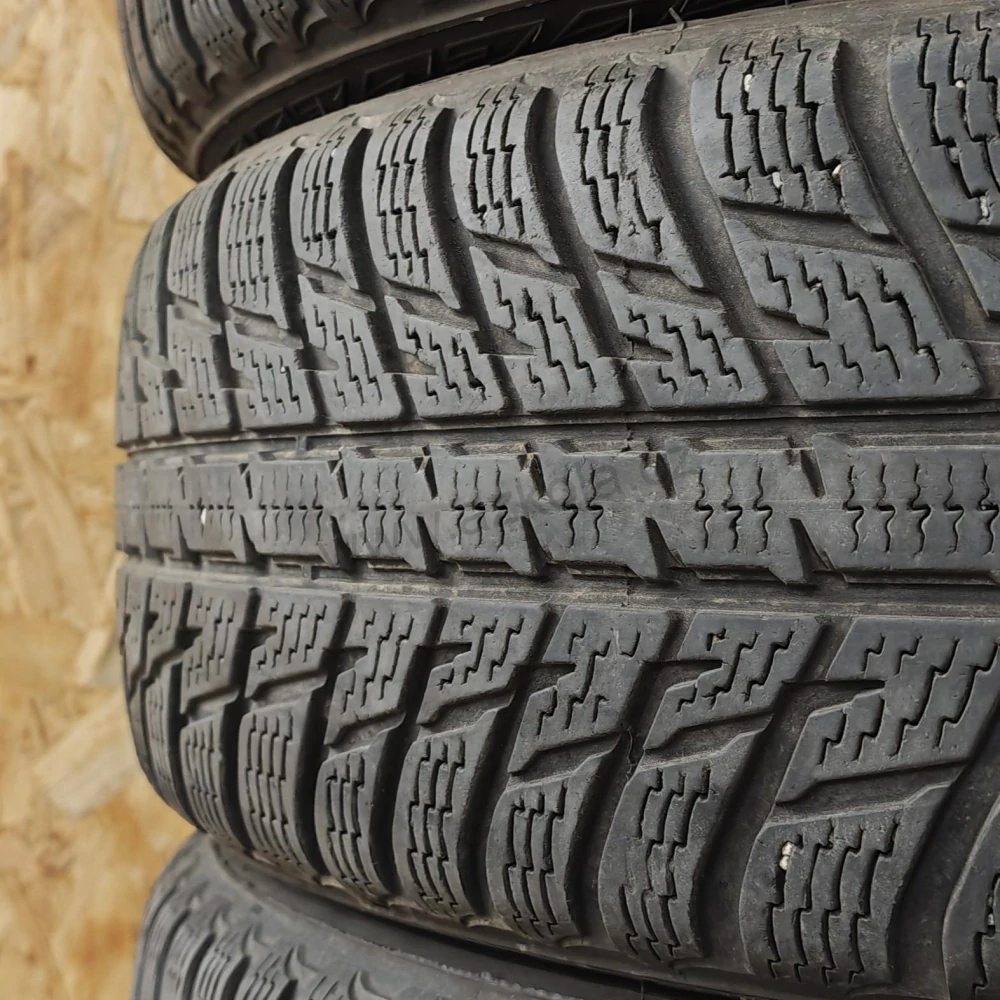 Zimní pneumatiky 215/65 R17 SUV Nokian č. AP903