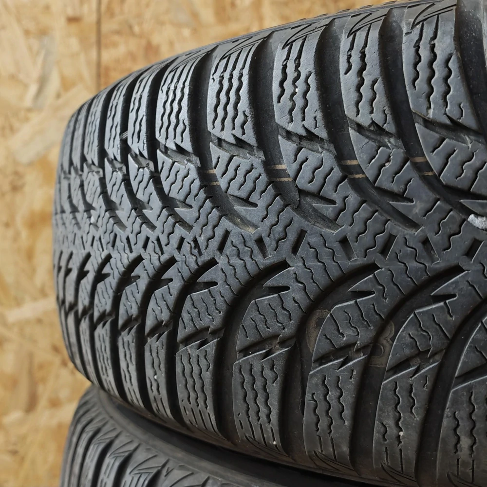 Zimní pneumatiky 195/65 R15 Kumho č. AP921