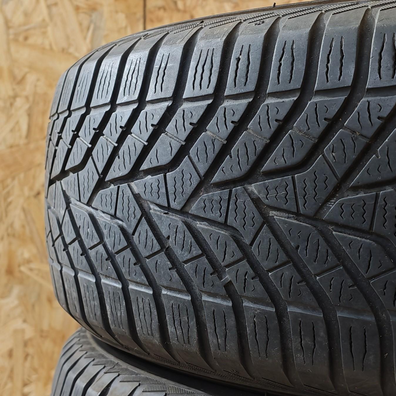 Zimní pneumatiky 215/60 R16 Yokohama č. AP941