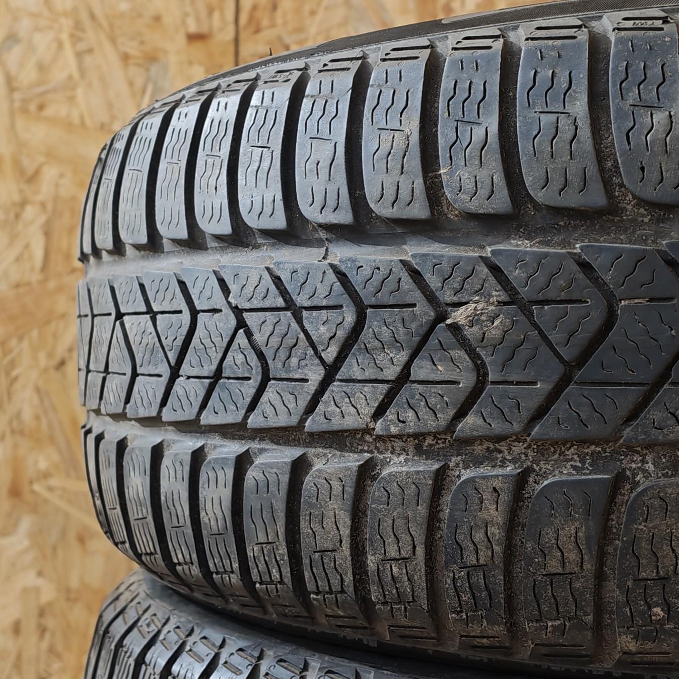 Zimní pneumatiky 215/60 R16 Pirelli č. AP960
