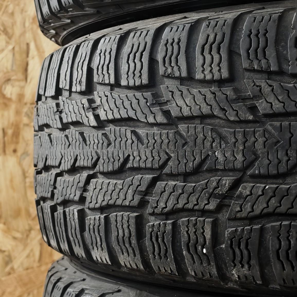 Zimní pneumatiky 215/60 R17C Nokian č. AP968