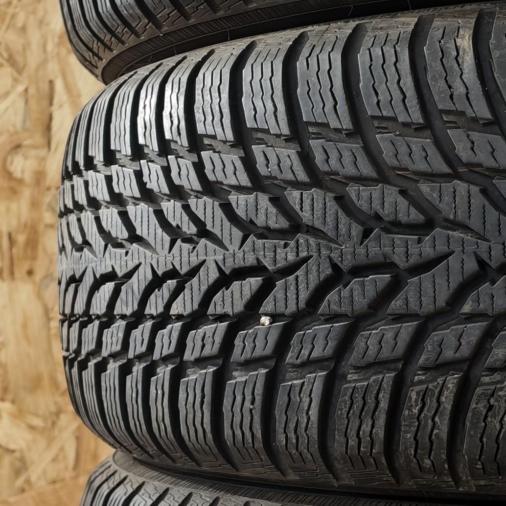 Zimní pneumatiky 215/60 R16 Nokian č. AP973