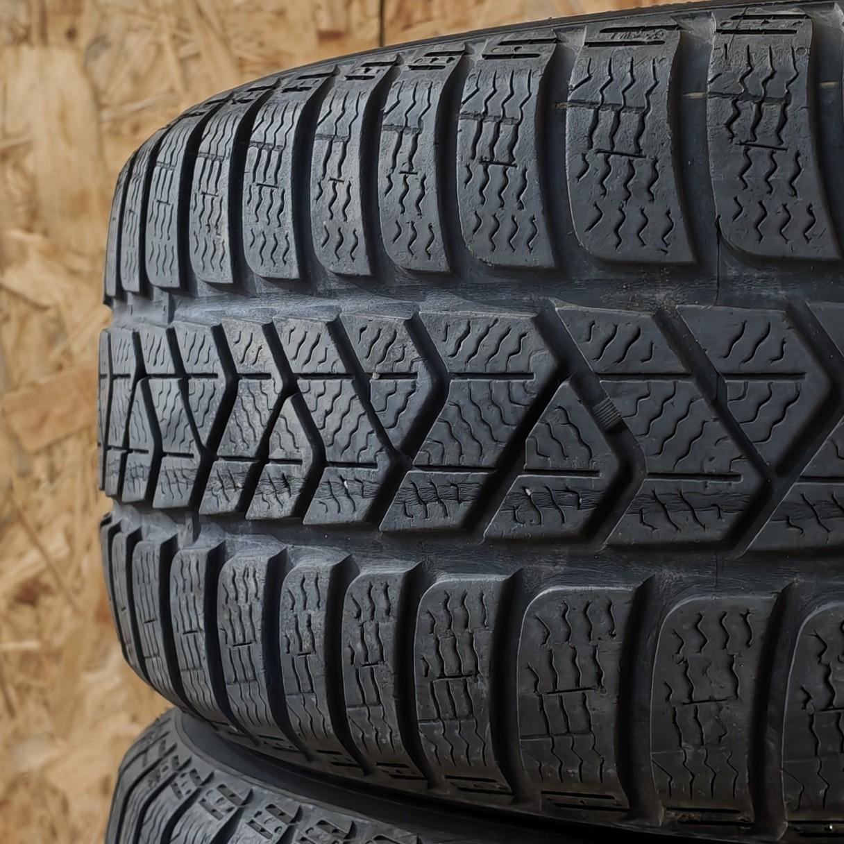 Zimní pneumatiky 215/60 R16 Pirelli č. AP980