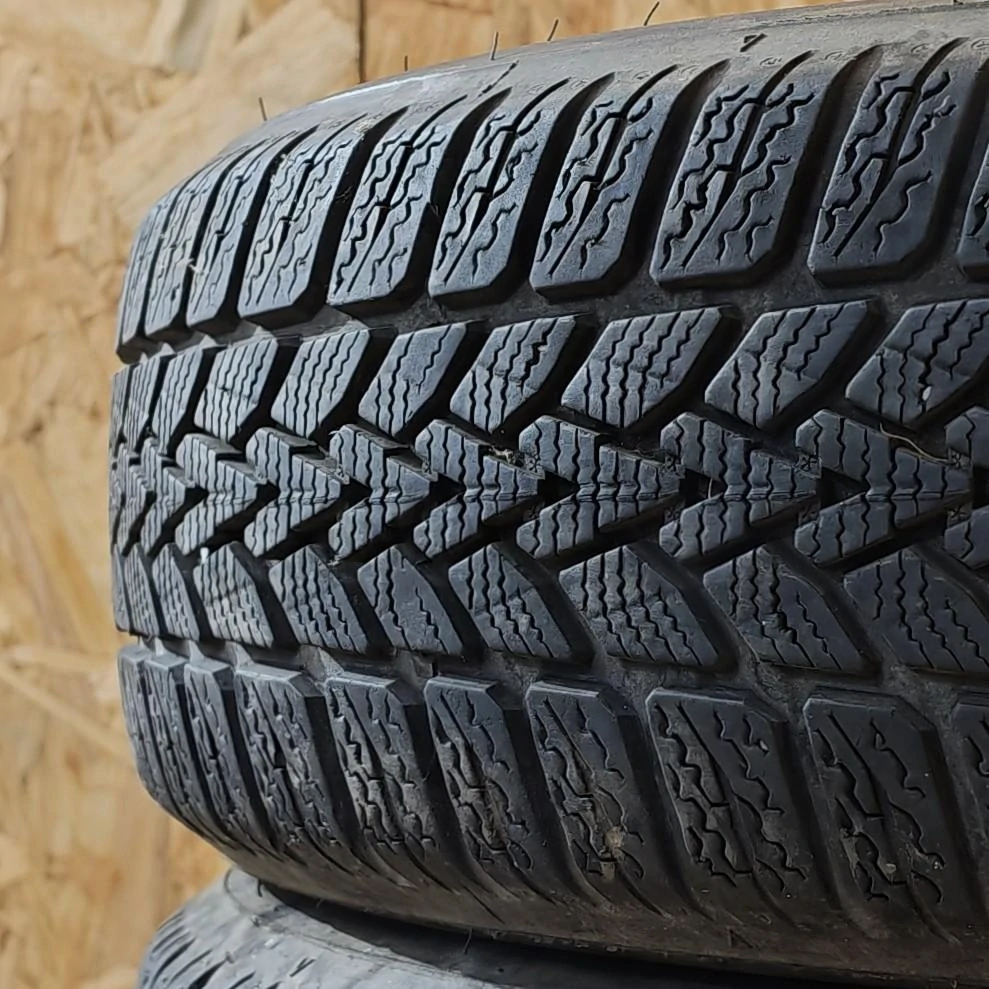 Zimní pneumatiky 185/60 R15 Dunlop č. AP984
