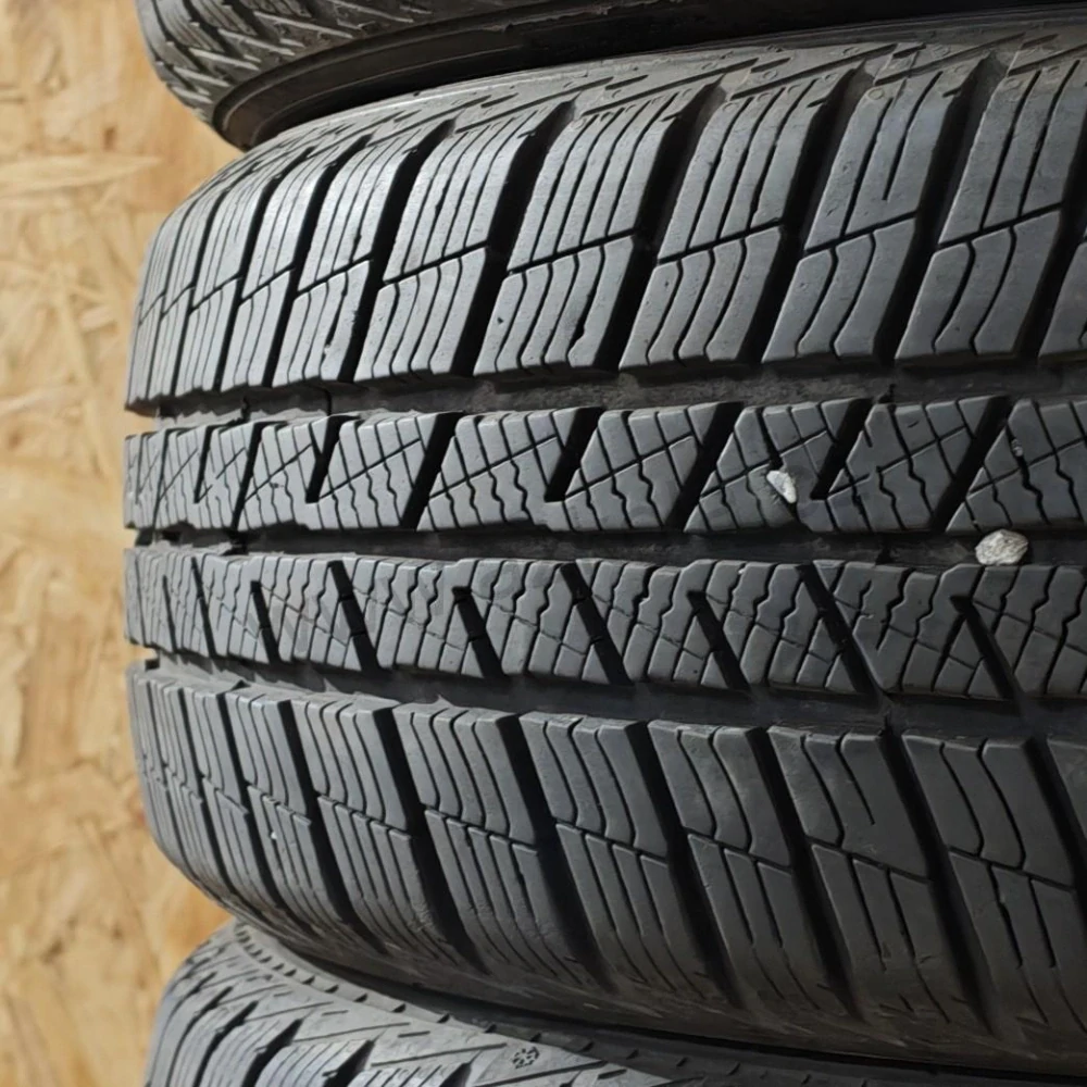Zimní pneumatiky 185/60 R15 Barum č. AP986