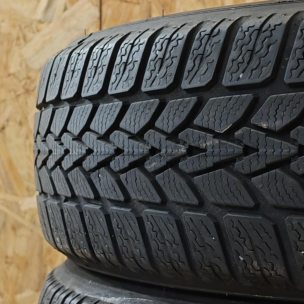Zimní pneumatiky 185/60 R15 Dunlop č. AP993