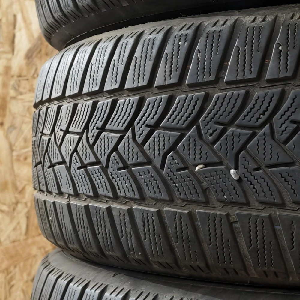 Zimní pneumatiky 205/60 R16 Dunlop č. AP997