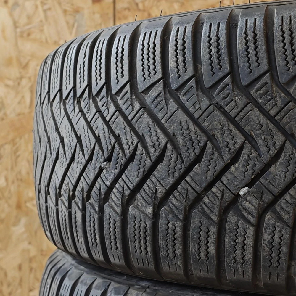 Zimní pneumatiky 205/55 R16 Laufenn č. AP1004
