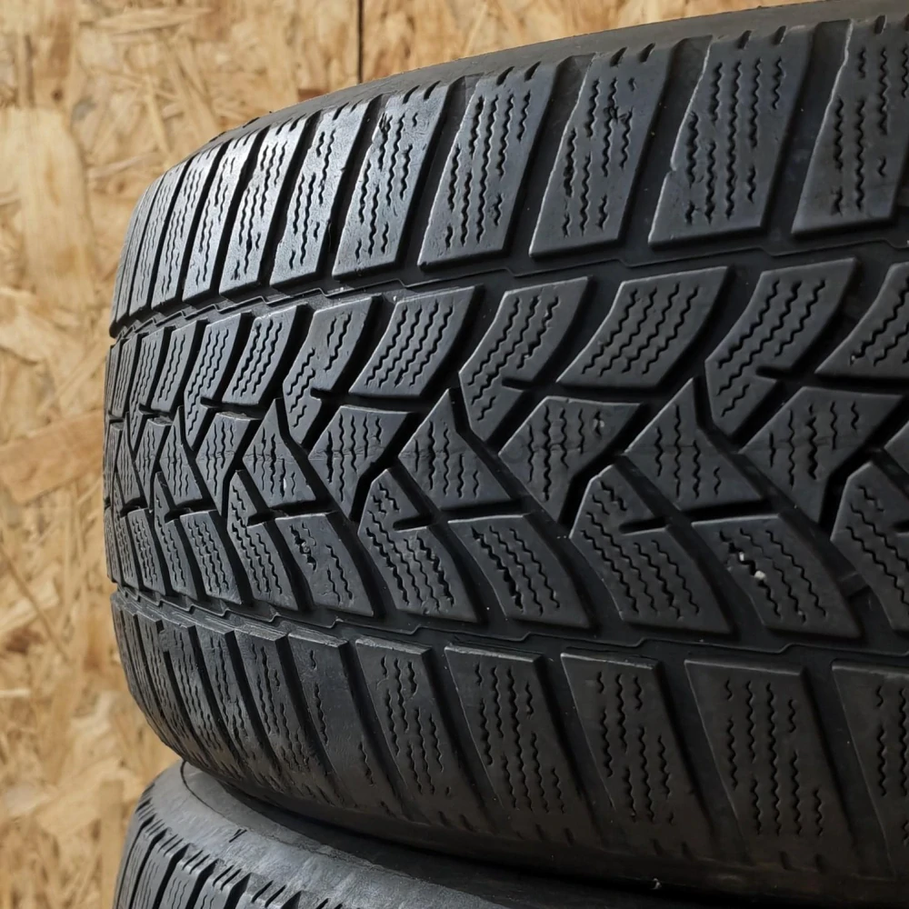 Zimní pneumatiky 205/55 R17 Dunlop č. AP1026