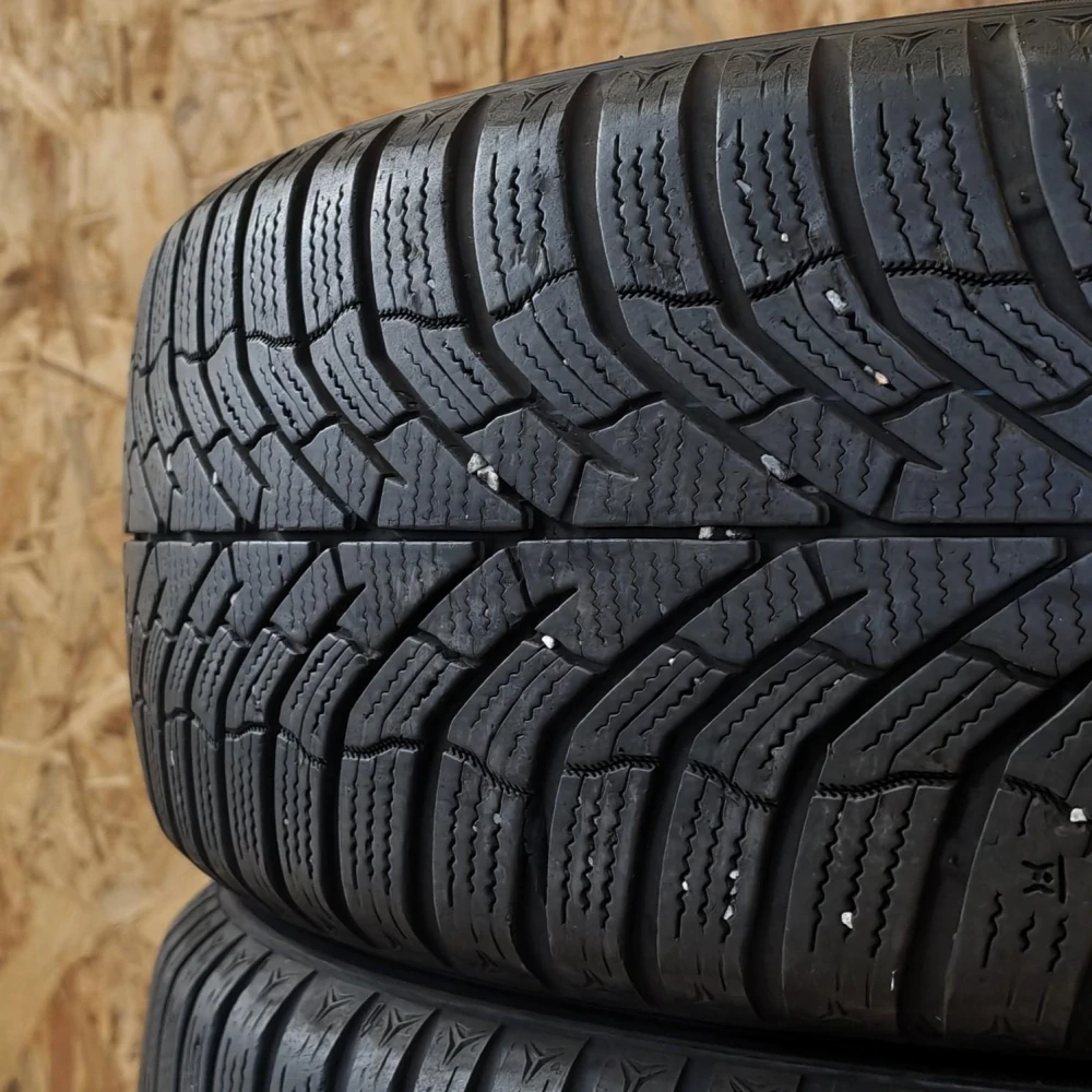 Zimní pneumatiky 215/60 R16 Kumho č. AP1055