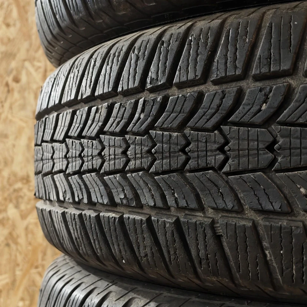 Zimní pneumatiky 215/65 R16 Sava č. AP1090