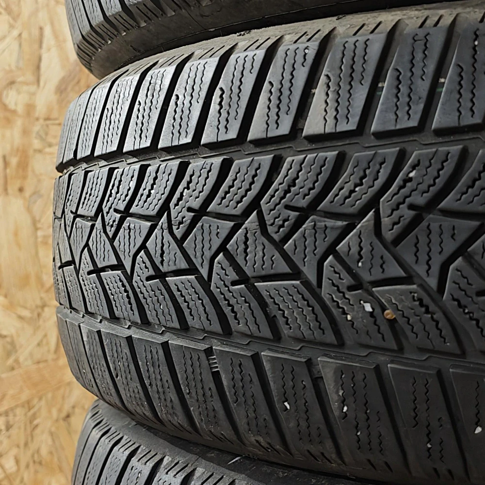 Zimní pneumatiky 205/60 R16 Dunlop č. AP1096