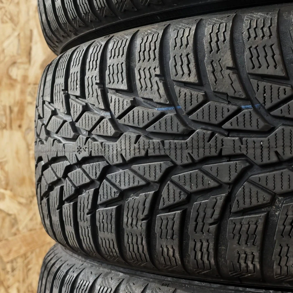 Zimní pneumatiky 205/60 R16 Nokian č. AP1098