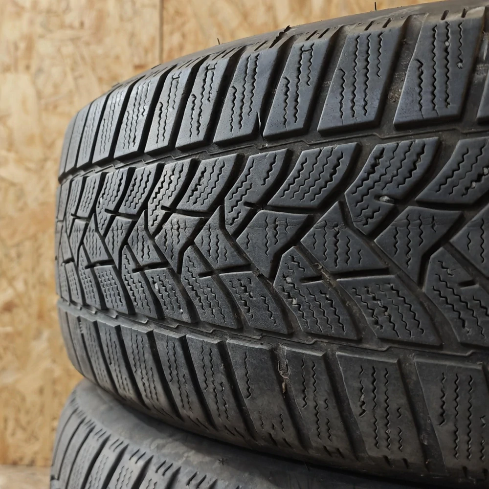 Zimní pneumatiky 205/60 R16 Dunlop č. AP1102