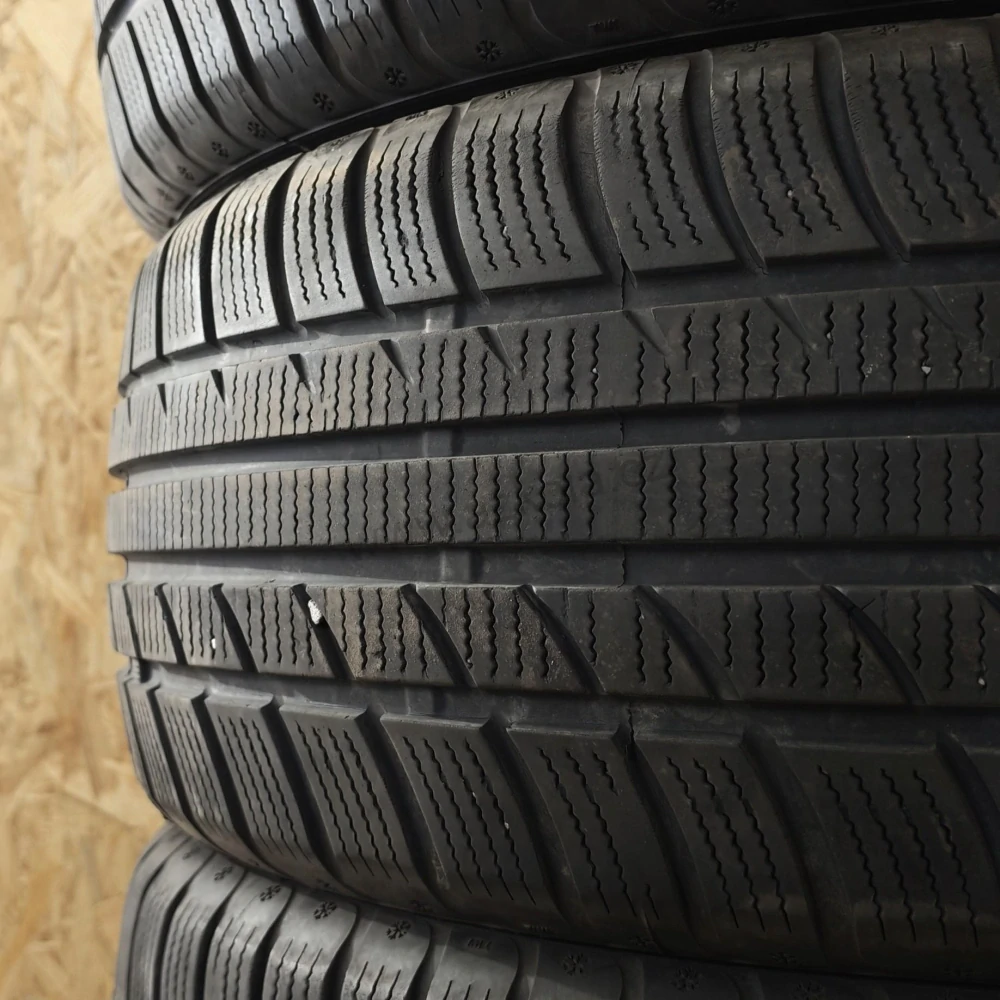 Zimní pneumatiky 235/55 R17 Tomket č. AP1110