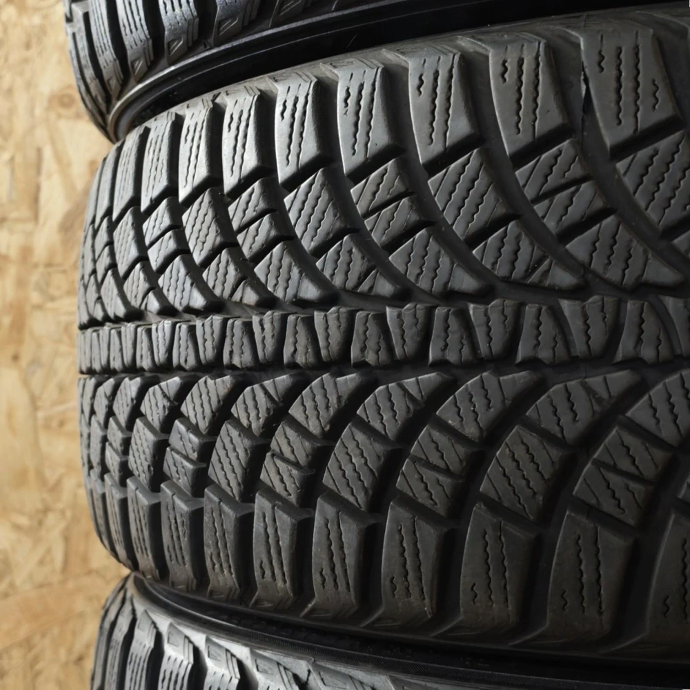 Zimní pneumatiky 215/45 R17 Kumho č. AP1111