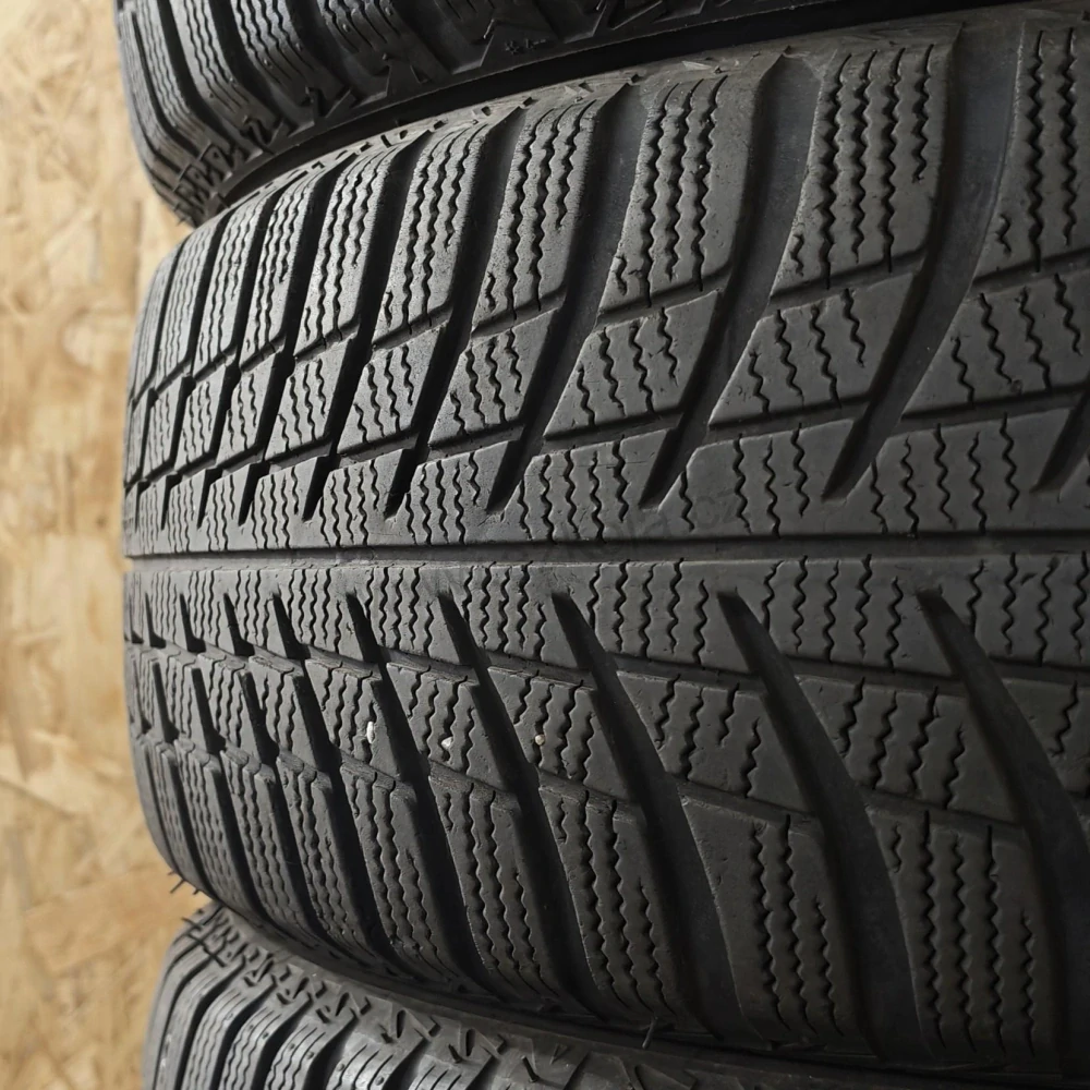 Zimní pneumatiky 215/60 R16 Bridgestone č. AP1112