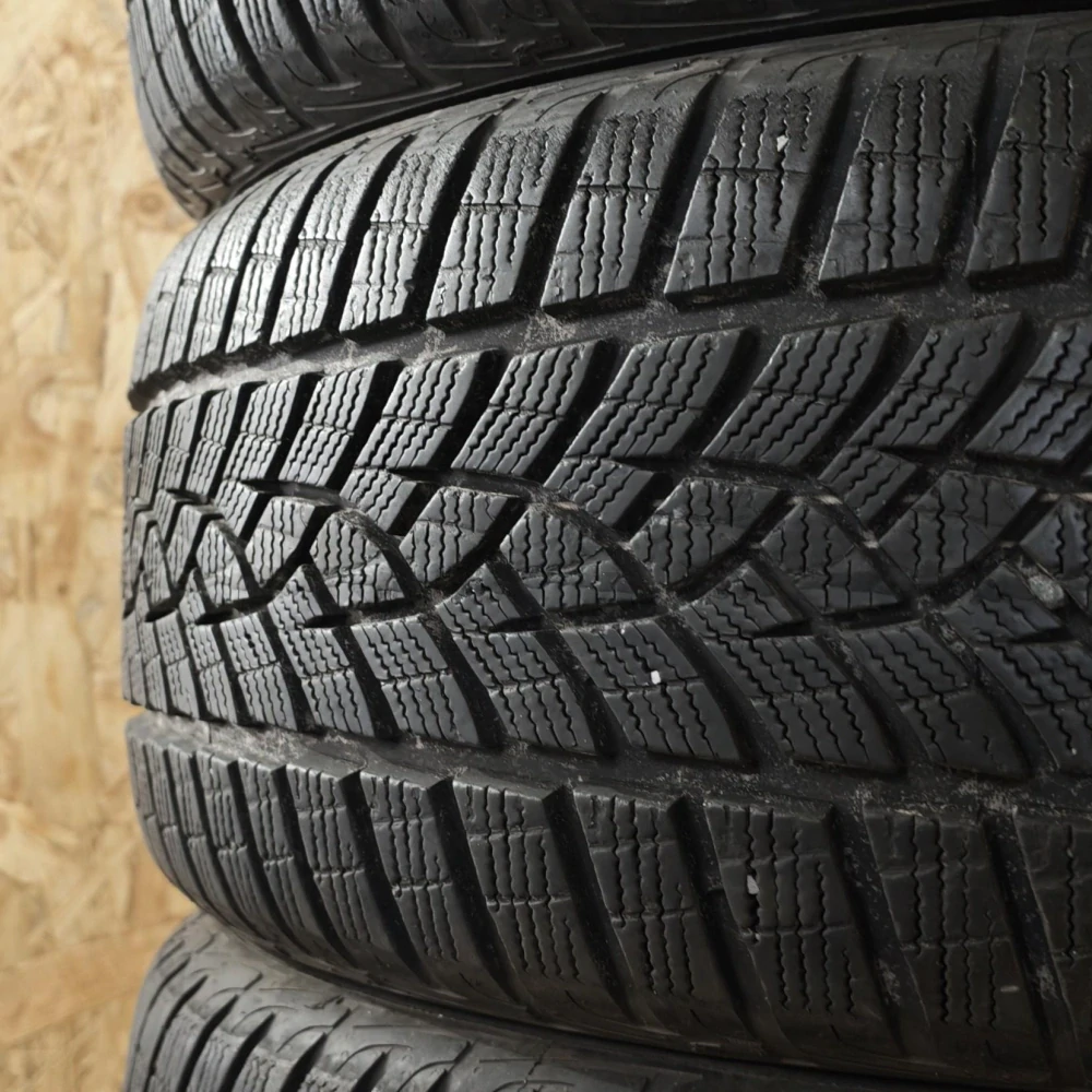 Zimní pneumatiky 215/50 R17 GoodYear č. AP1114