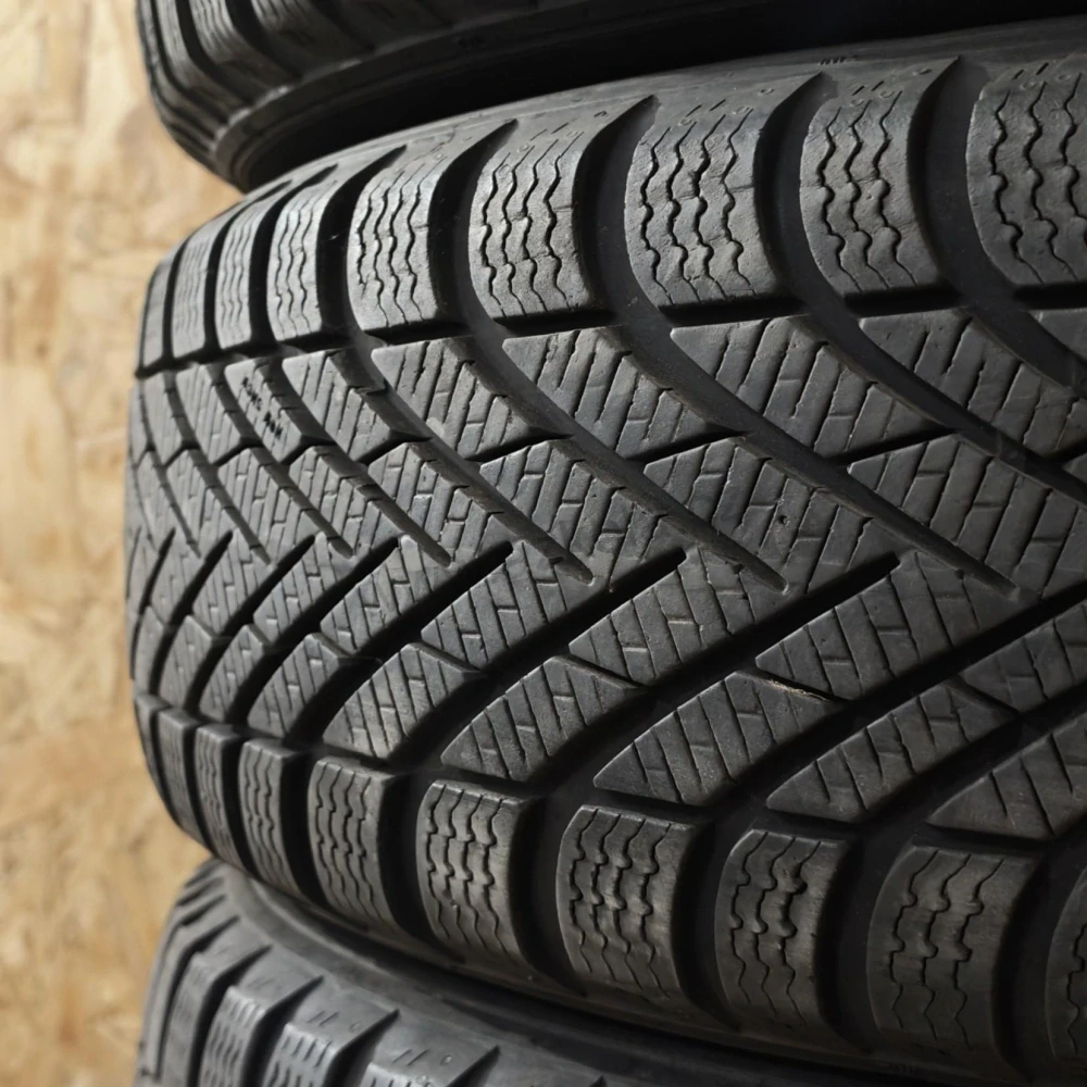 Zimní pneumatiky 195/65 R15 Pirelli č. AP1131