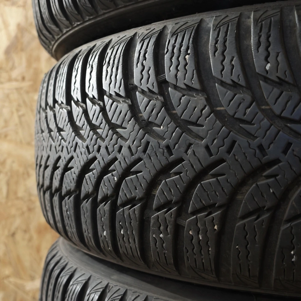 Zimní pneumatiky 185/55 R15 Kumho č. AP1156