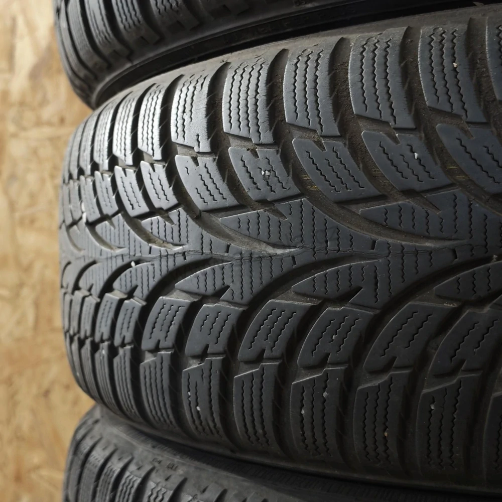 Zimní pneumatiky 185/60 R15 Nokian č. AP1157