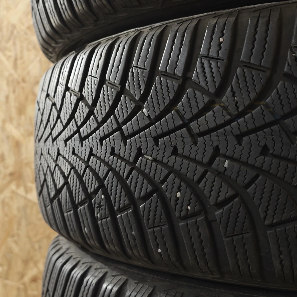 Zimní pneumatiky 205/55 R16 GoodYear č. AP1176
