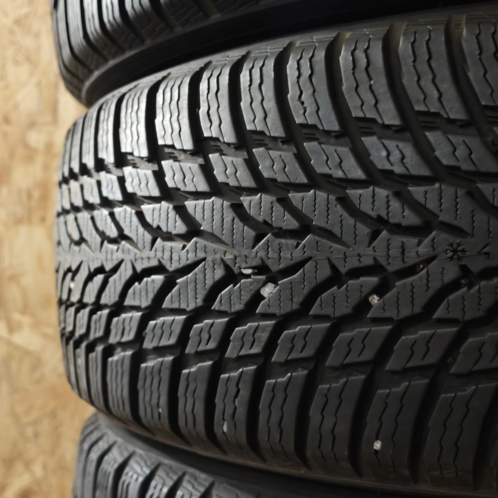 Zimní pneumatiky 195/60 R16 Nokian č. AP1178