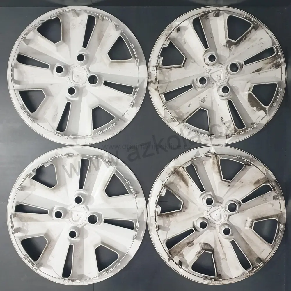 Sada originálních poklic Dacia 15" Sandero, Dokker (použité)