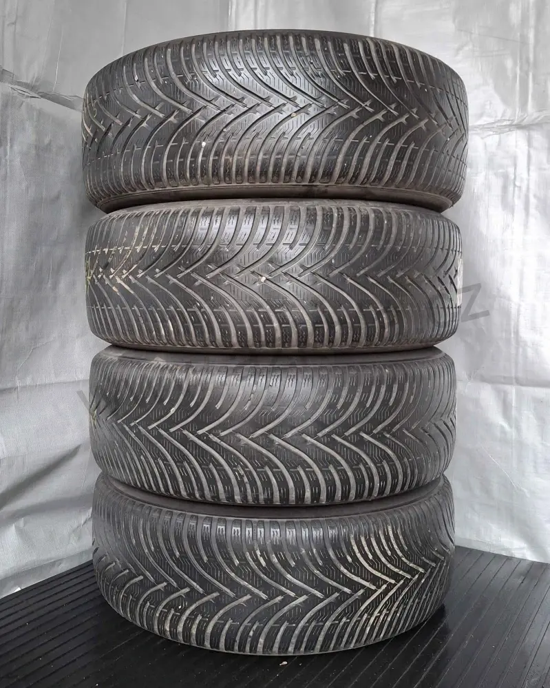 Sada zimních kol Suzuki 215/60 R16 č. AK73