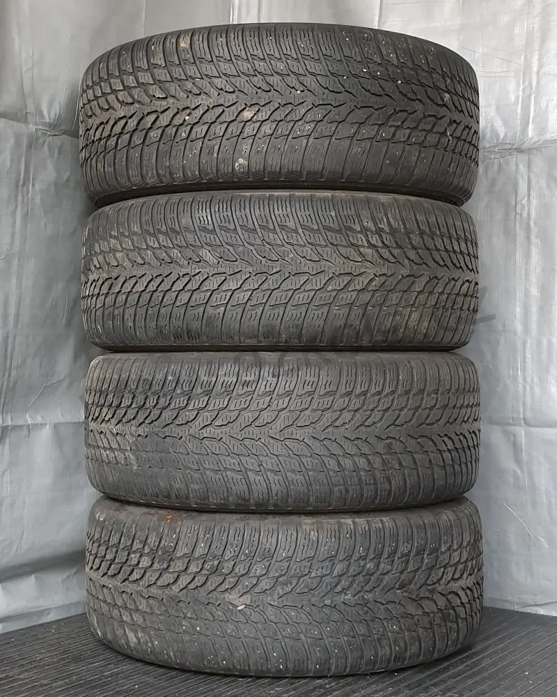 Sada zimních kol Ford 235/55 R17 č. AK39