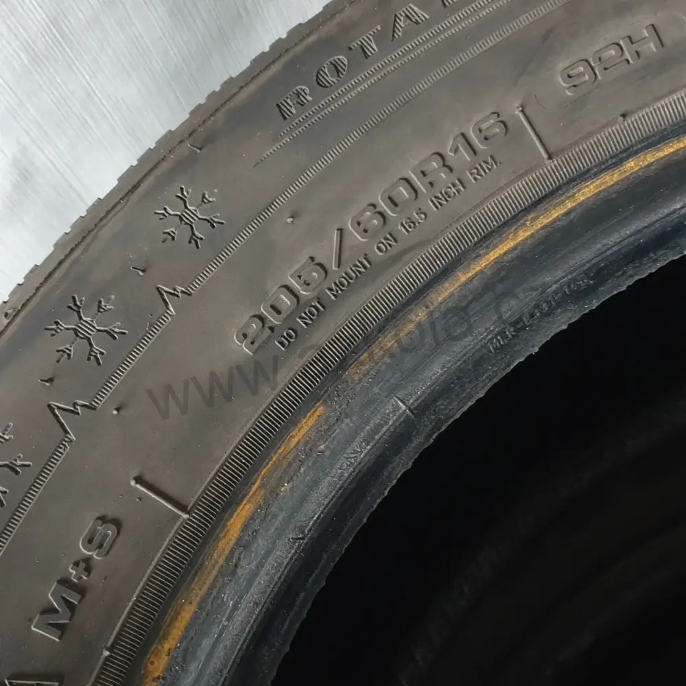 Zimní pneumatiky Dunlop 205/60 R16 č. AP241