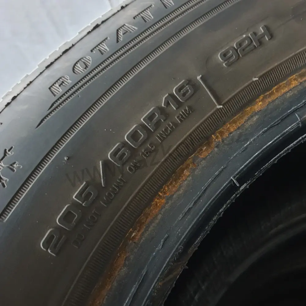 Zimní pneumatiky Dunlop 205/60 R16 č. AP240