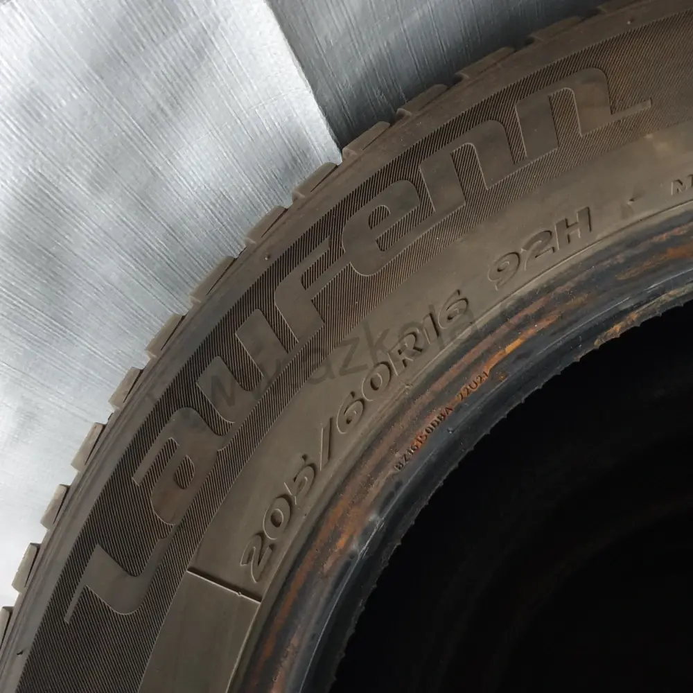 Zimní pneumatiky Laufenn 205/60 R16 č. AP179