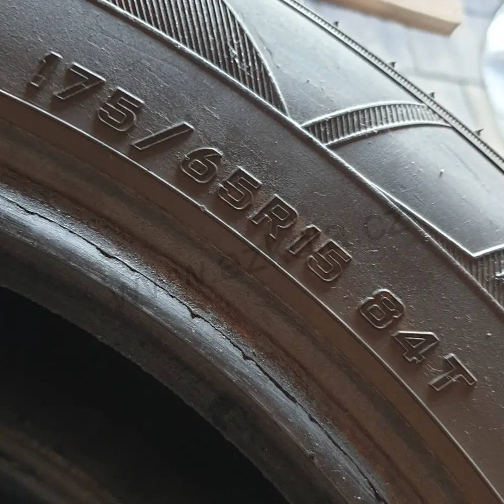 Zimní pneumatiky Falken 175/65 R15 č. AP135