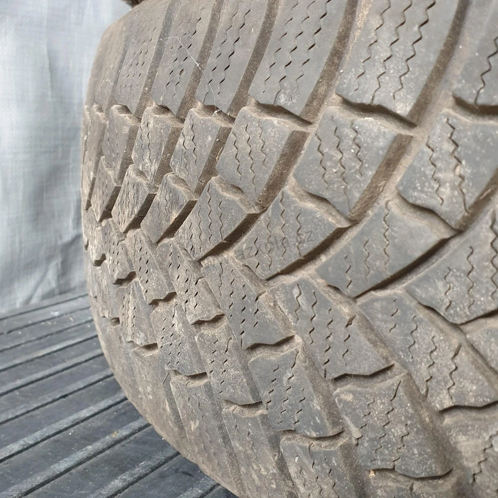Zimní pneumatiky Barum 195/65 R15 č. AP290