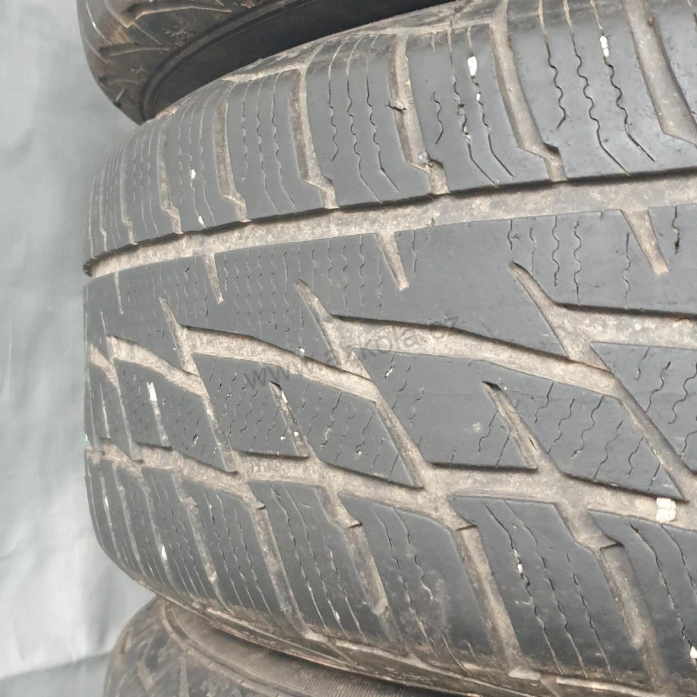 Sada zimních kol Dacia Duster 215/60 R16 č. AK151
