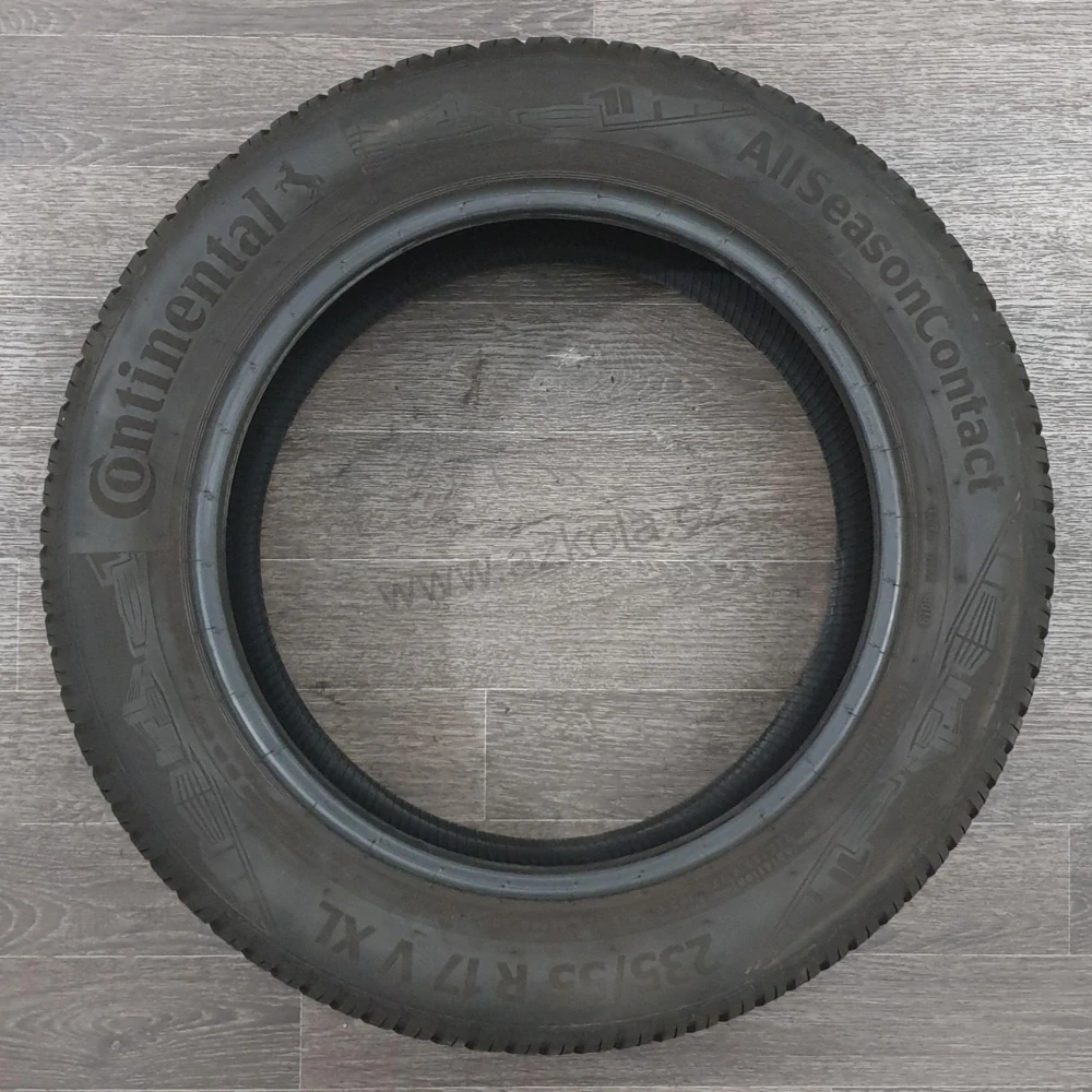 Celoroční pneu Continental 235/55 R17 č. AP385