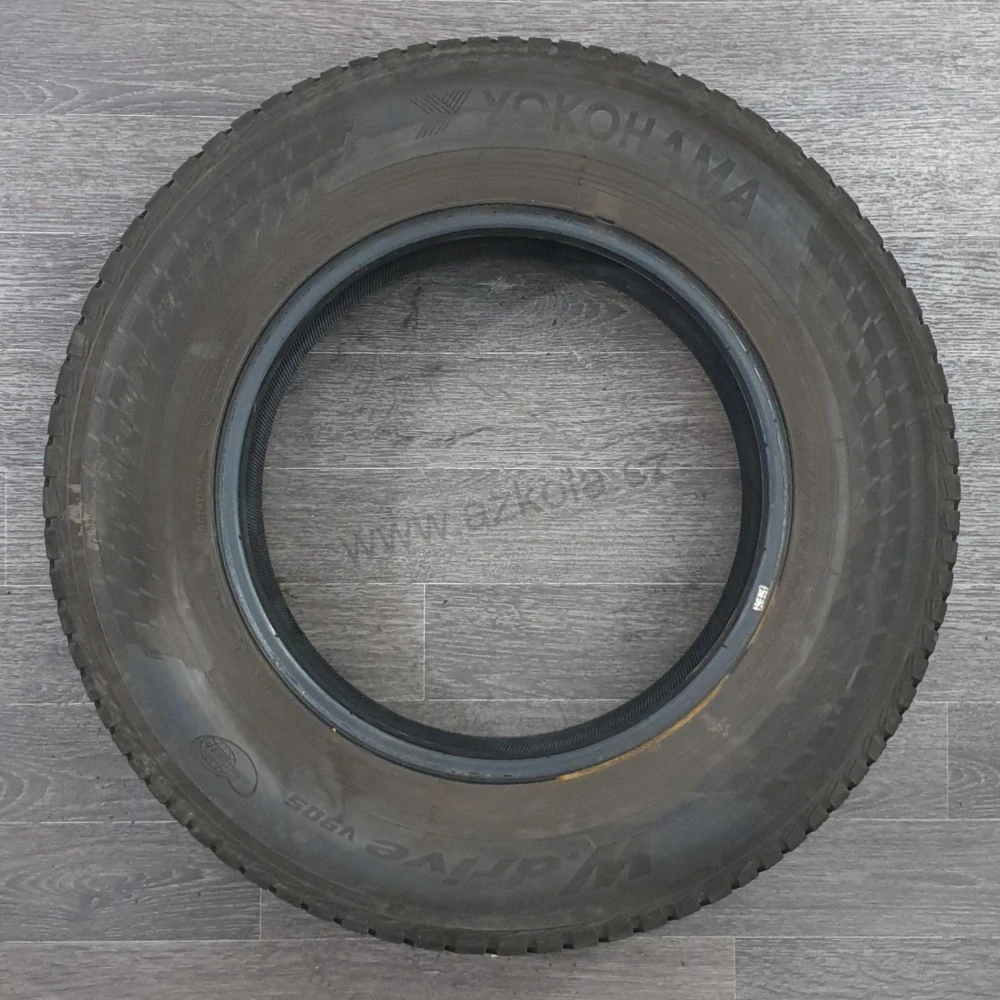 Zimní pneumatiky Yokohama 215/70 R16 č. AP380