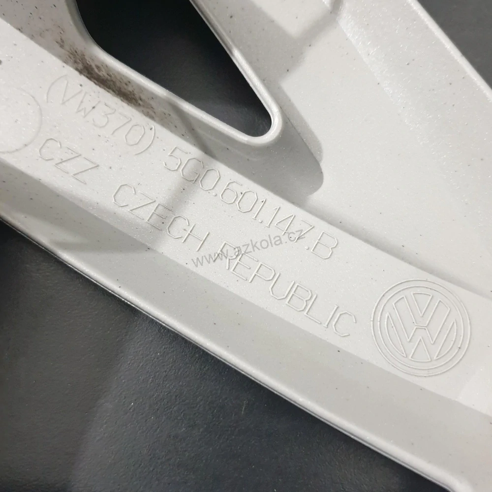 Originální poklice 16" Volkswagen Golf, Passat, Touran - nové logo (použité)